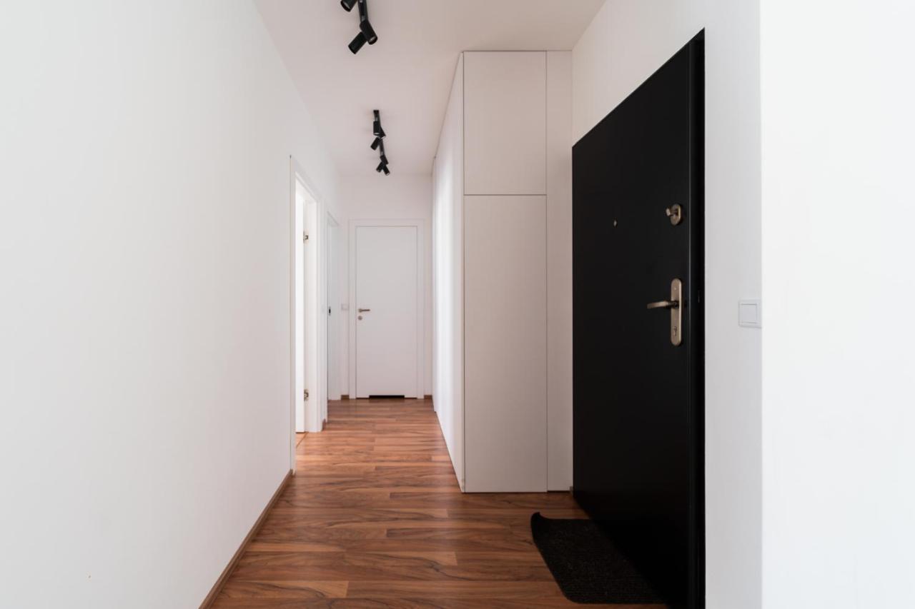 Big - Atal Towers - 3 - Private Parking Place Apartamento *